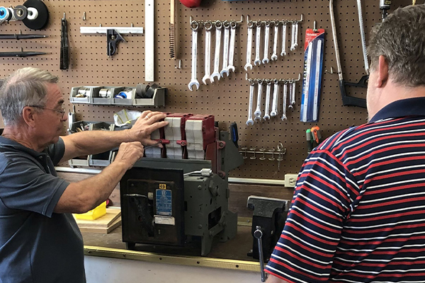 Teacher's Demonstration of Large Breakers